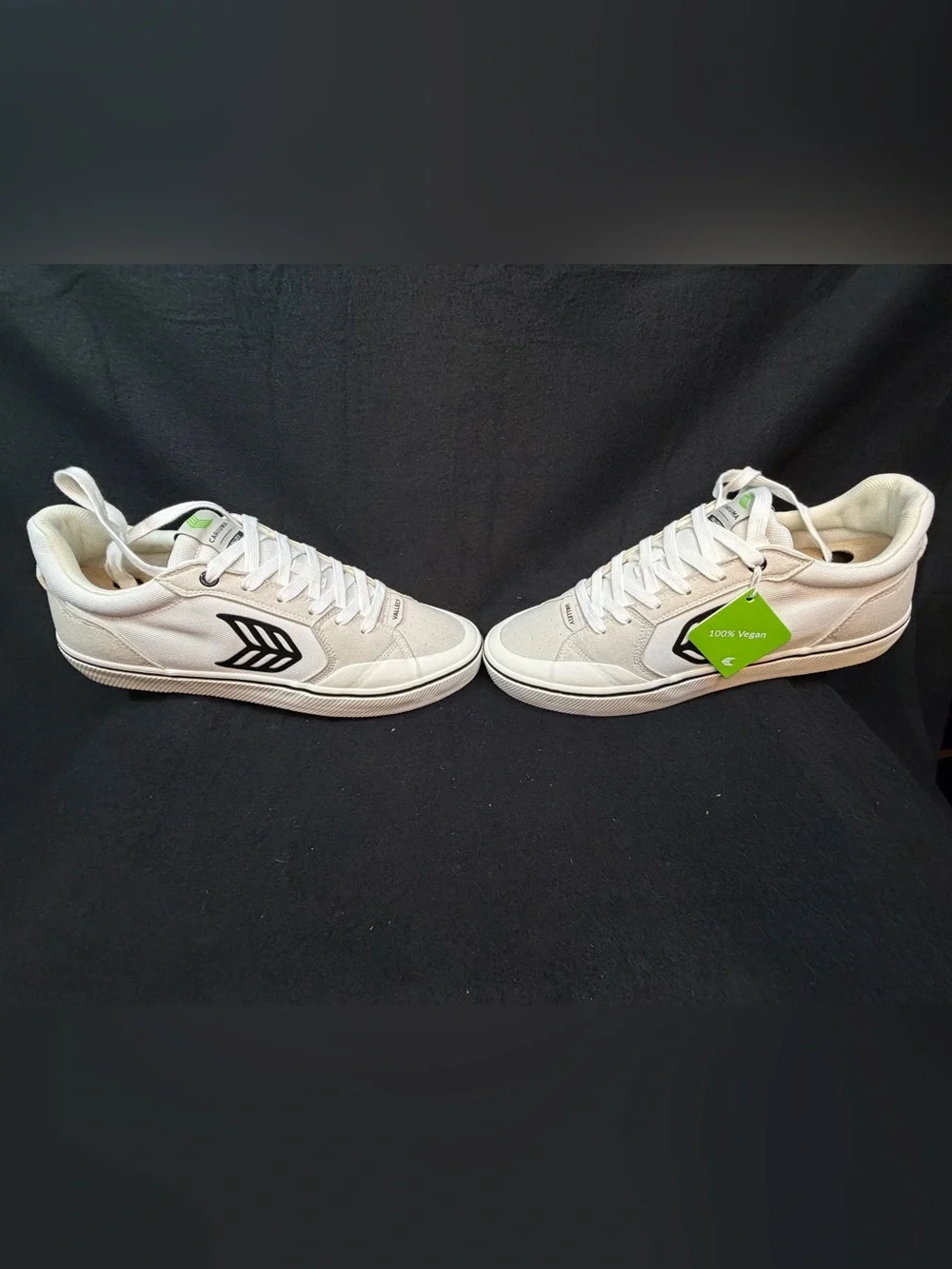 Cariuma Men's Vallelly Sneakers in White with Cream Accents size 11 men’s